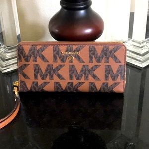 BRAND NEW MICHAEL KORS SIGNATURE WALLET